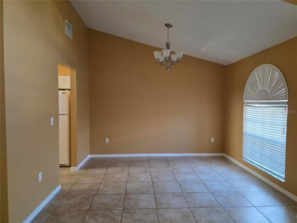 For Rent: $2,050 (3 beds, 2 baths, 2014 Square Feet)