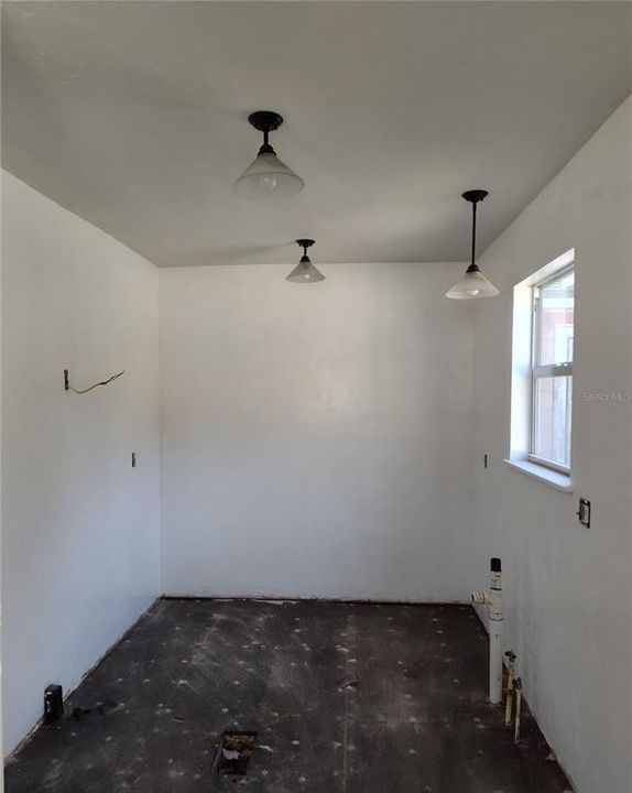 For Sale: $299,000 (6 beds, 2 baths, 2041 Square Feet)