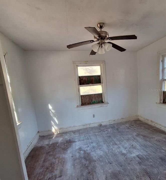 For Sale: $299,000 (6 beds, 2 baths, 2041 Square Feet)