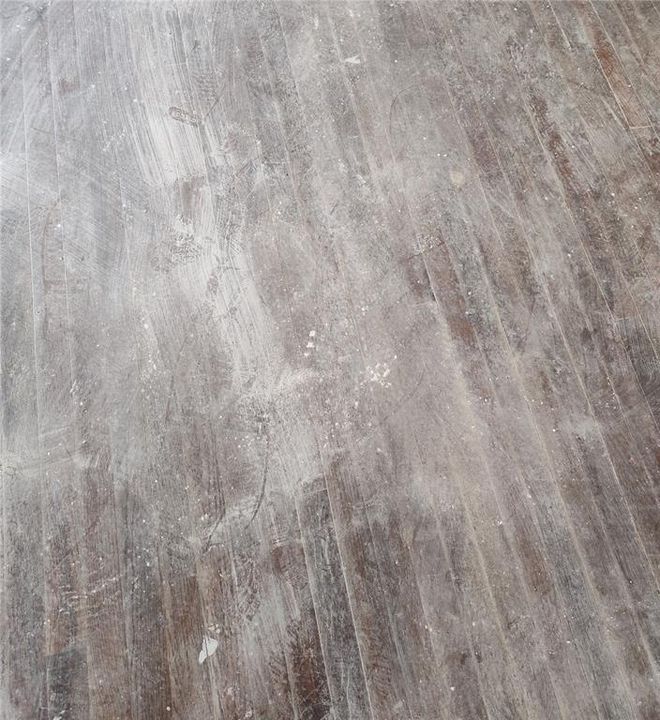 For Sale: $299,000 (6 beds, 2 baths, 2041 Square Feet)