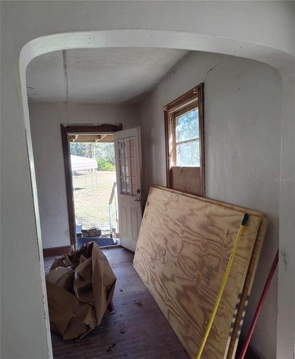 For Sale: $299,000 (6 beds, 2 baths, 2041 Square Feet)