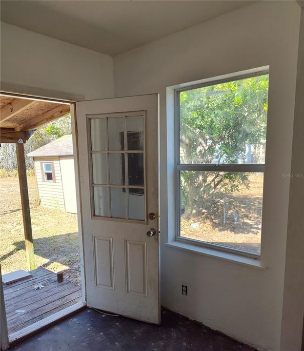 For Sale: $299,000 (6 beds, 2 baths, 2041 Square Feet)