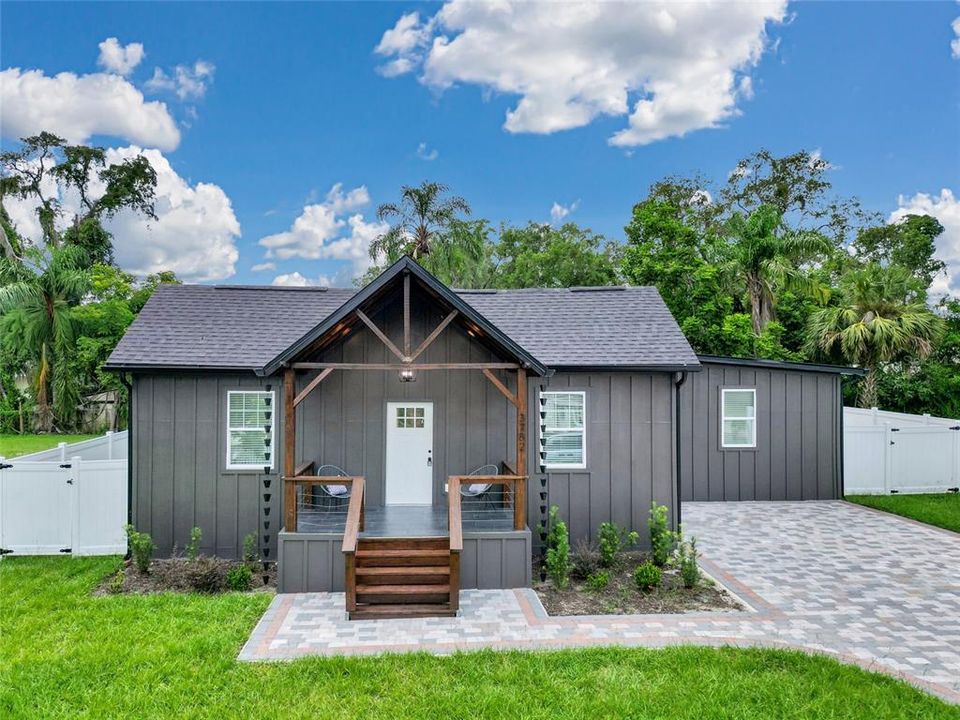 Недавно продано: $372,900 (4 спален, 2 ванн, 1826 Квадратных фут)