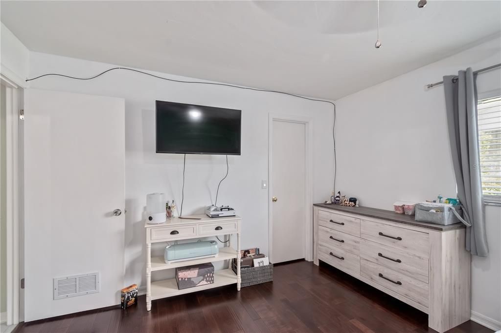 待售: $249,900 (2 贝兹, 2 浴室, 1296 平方英尺)