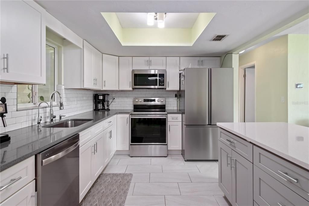 待售: $249,900 (2 贝兹, 2 浴室, 1296 平方英尺)