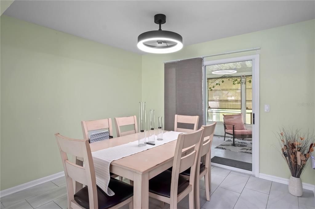 待售: $249,900 (2 贝兹, 2 浴室, 1296 平方英尺)