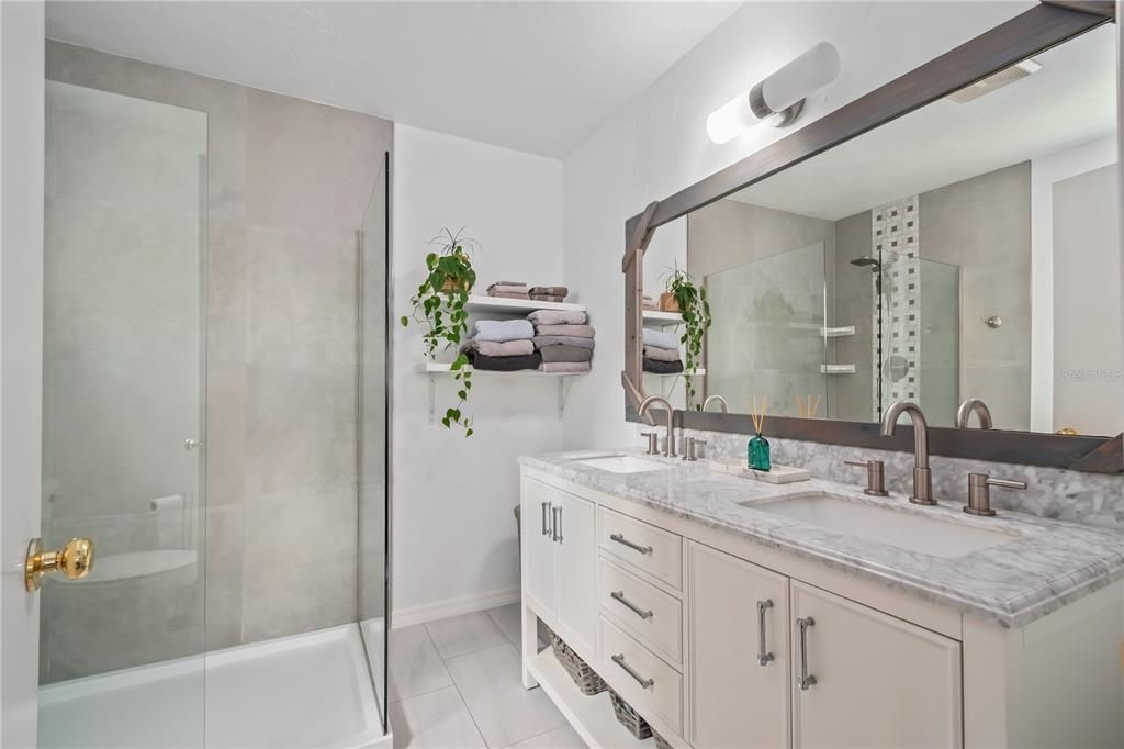 待售: $249,900 (2 贝兹, 2 浴室, 1296 平方英尺)