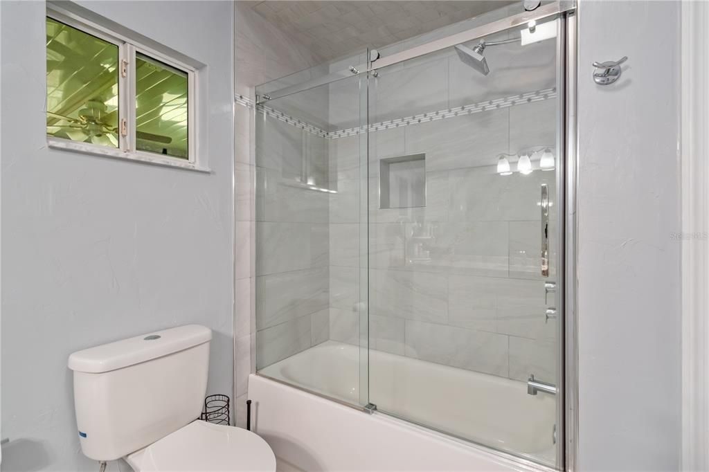 待售: $249,900 (2 贝兹, 2 浴室, 1296 平方英尺)