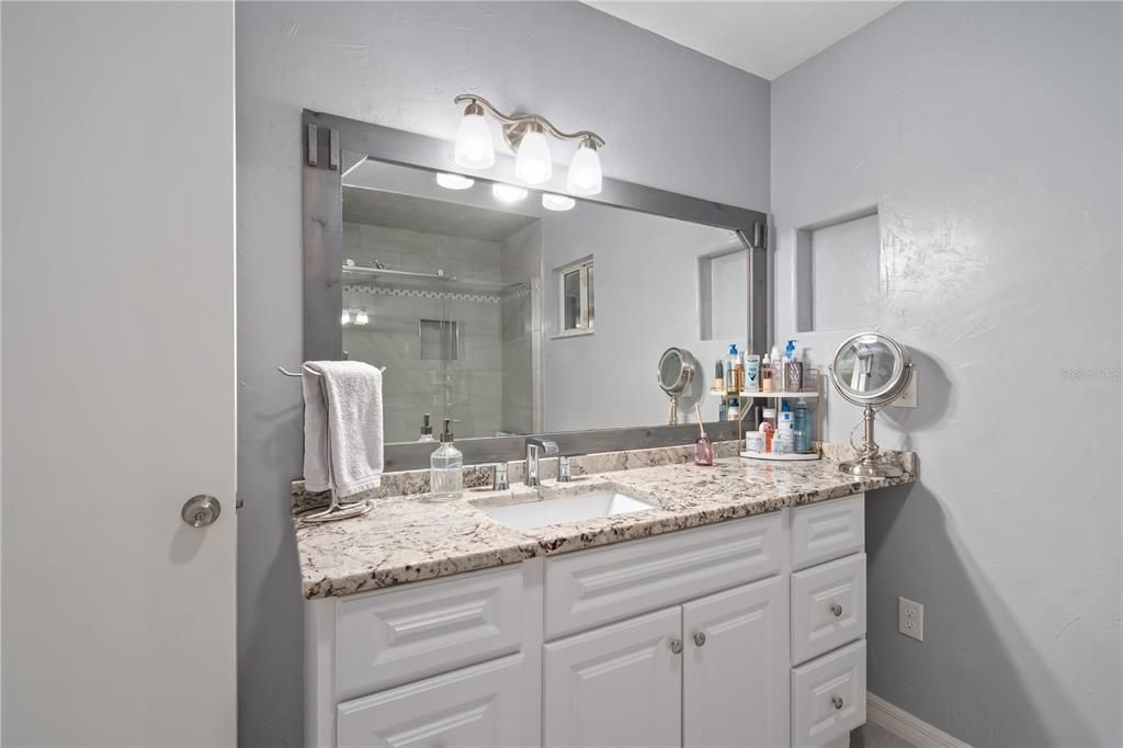 待售: $249,900 (2 贝兹, 2 浴室, 1296 平方英尺)