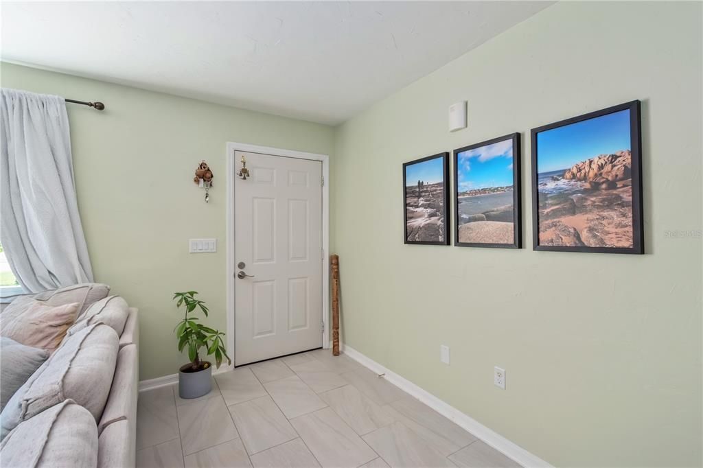 待售: $249,900 (2 贝兹, 2 浴室, 1296 平方英尺)