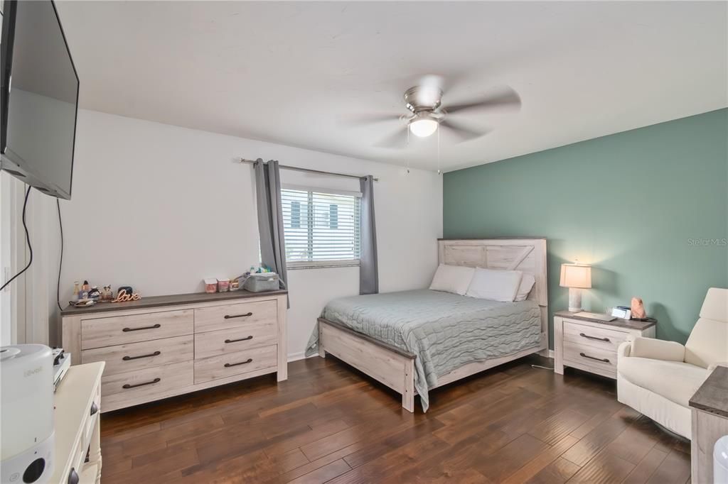 待售: $249,900 (2 贝兹, 2 浴室, 1296 平方英尺)