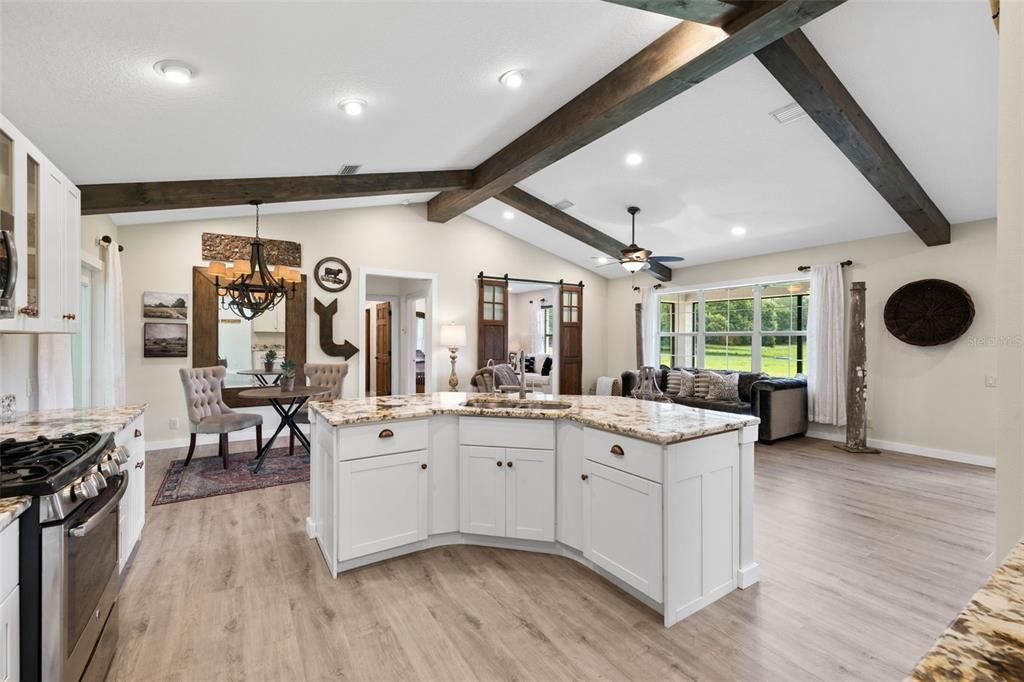 En Venta: $1,875,000 (3 camas, 2 baños, 1600 Pies cuadrados)