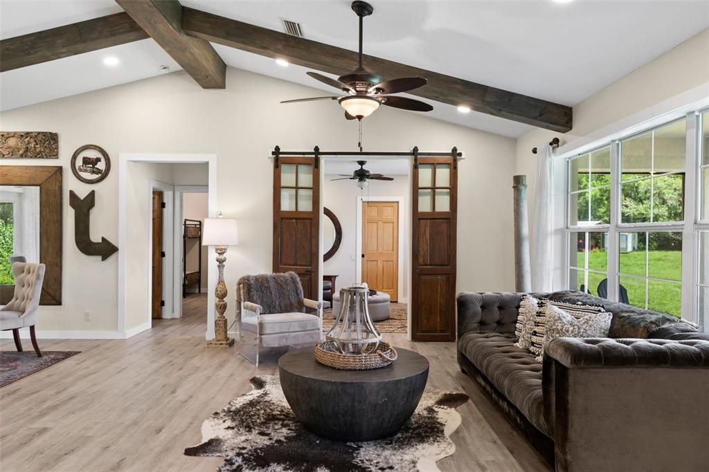 En Venta: $1,875,000 (3 camas, 2 baños, 1600 Pies cuadrados)