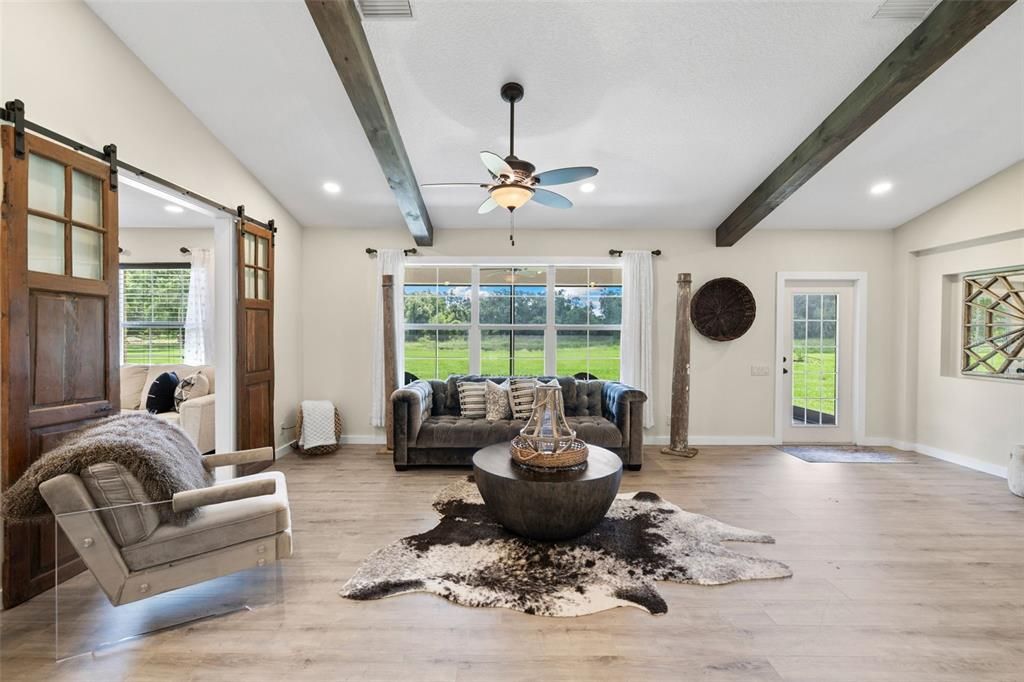 En Venta: $1,875,000 (3 camas, 2 baños, 1600 Pies cuadrados)