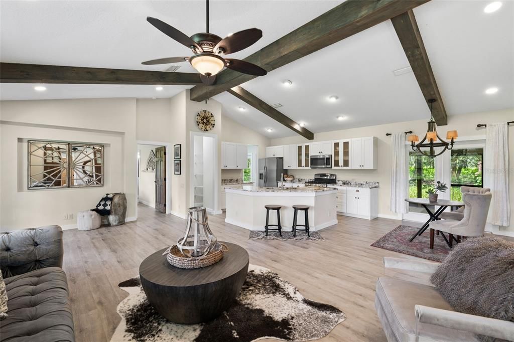 En Venta: $1,875,000 (3 camas, 2 baños, 1600 Pies cuadrados)