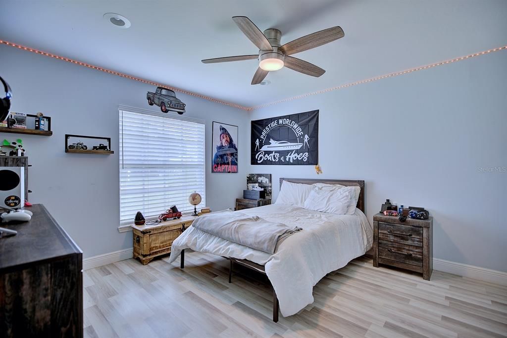 For Sale: $415,000 (4 beds, 2 baths, 2272 Square Feet)