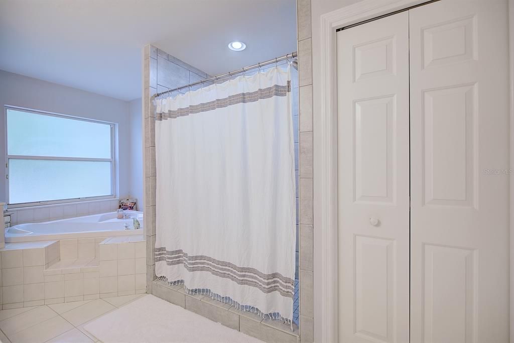 For Sale: $415,000 (4 beds, 2 baths, 2272 Square Feet)