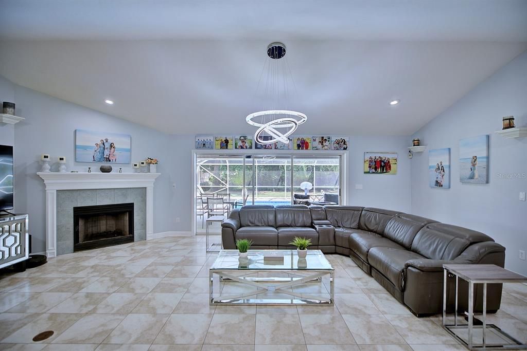 For Sale: $415,000 (4 beds, 2 baths, 2272 Square Feet)