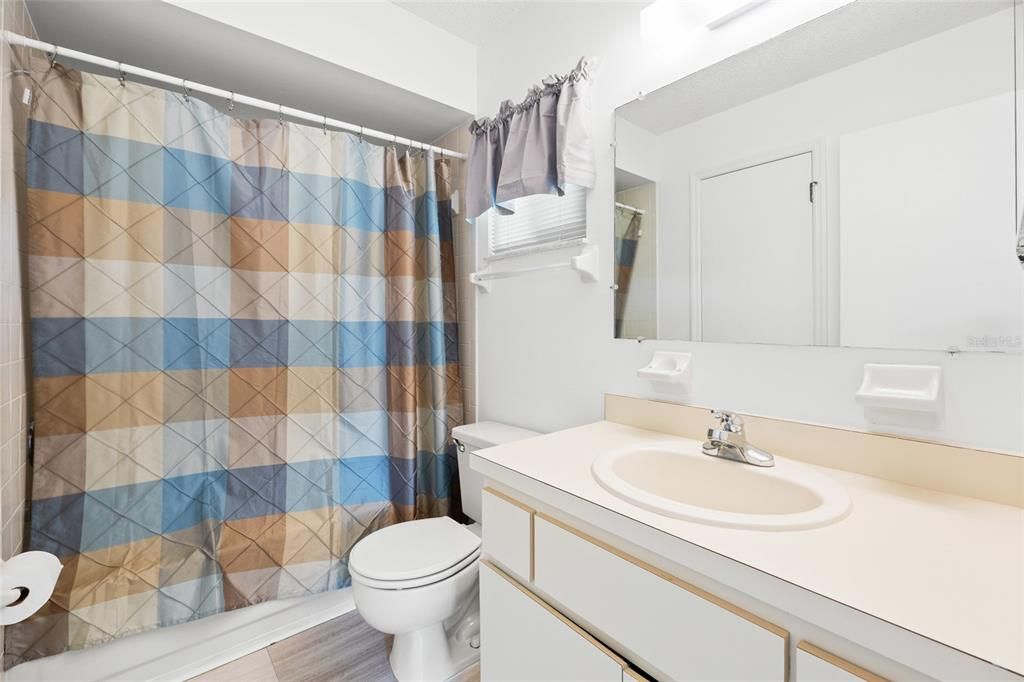 Active With Contract: $160,000 (2 beds, 2 baths, 1144 Square Feet)