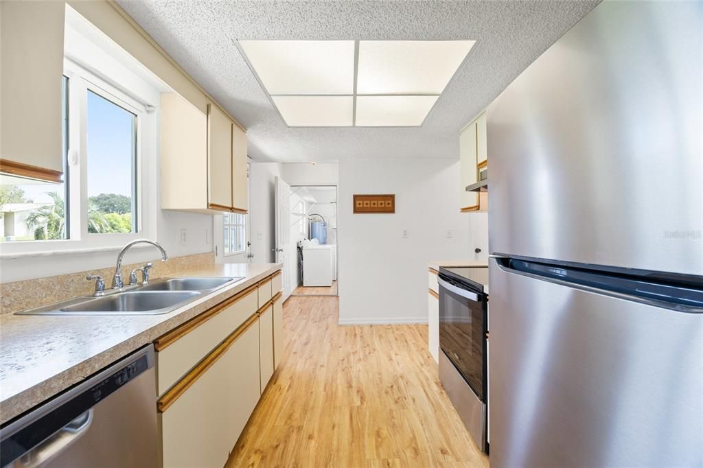 Active With Contract: $160,000 (2 beds, 2 baths, 1144 Square Feet)