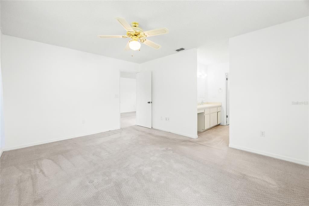 Active With Contract: $160,000 (2 beds, 2 baths, 1144 Square Feet)