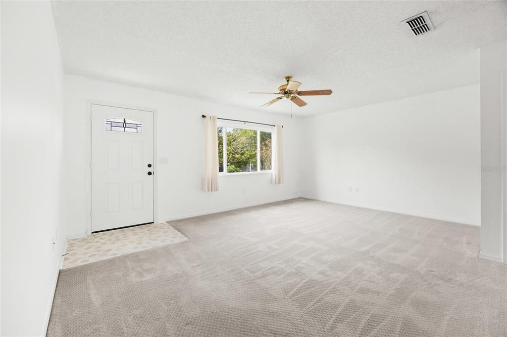 Active With Contract: $160,000 (2 beds, 2 baths, 1144 Square Feet)