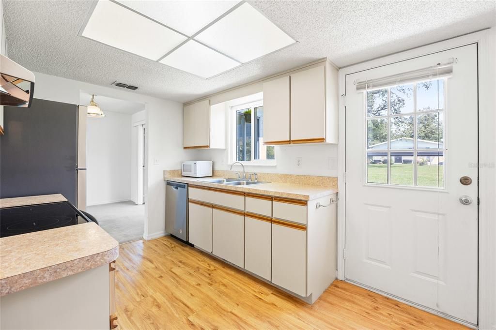 Active With Contract: $160,000 (2 beds, 2 baths, 1144 Square Feet)