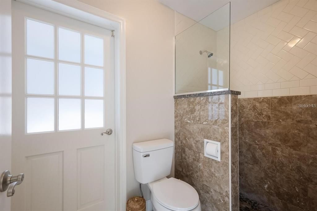 En Renta: $10,500 (3 camas, 2 baños, 2414 Pies cuadrados)