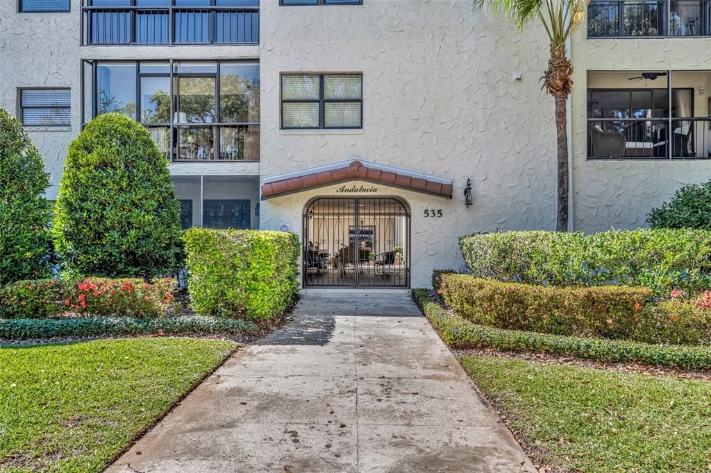 Recently Sold: $425,000 (2 beds, 2 baths, 986 Square Feet)