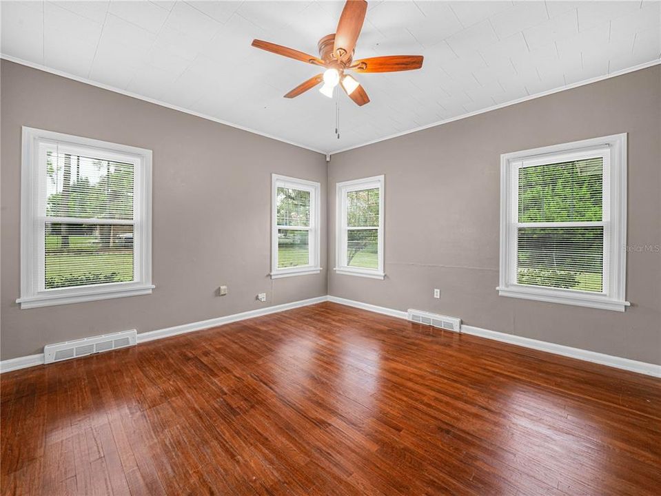 En Venta: $374,900 (0 camas, 0 baños, 2041 Pies cuadrados)