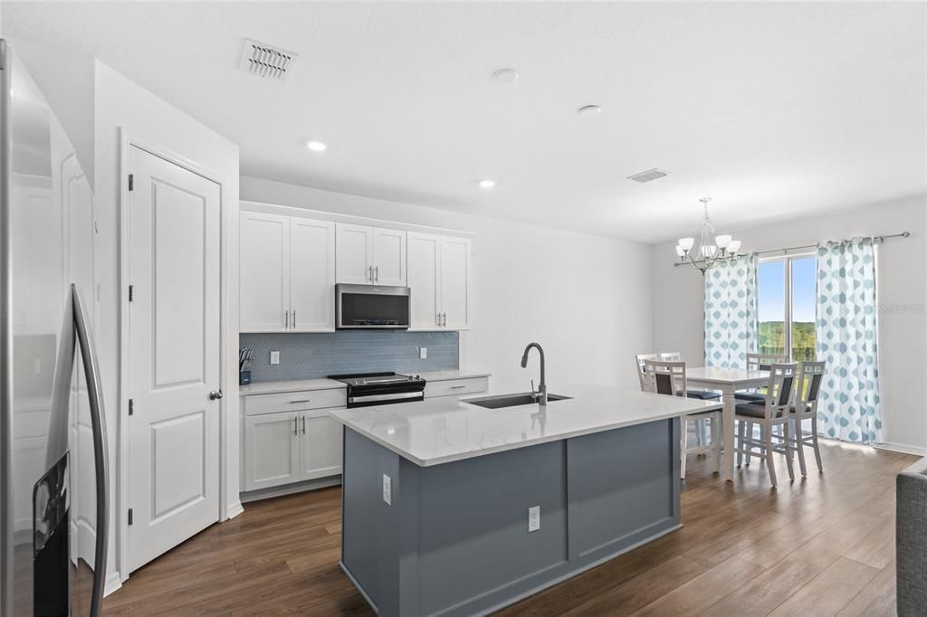 待售: $675,000 (5 贝兹, 3 浴室, 2790 平方英尺)