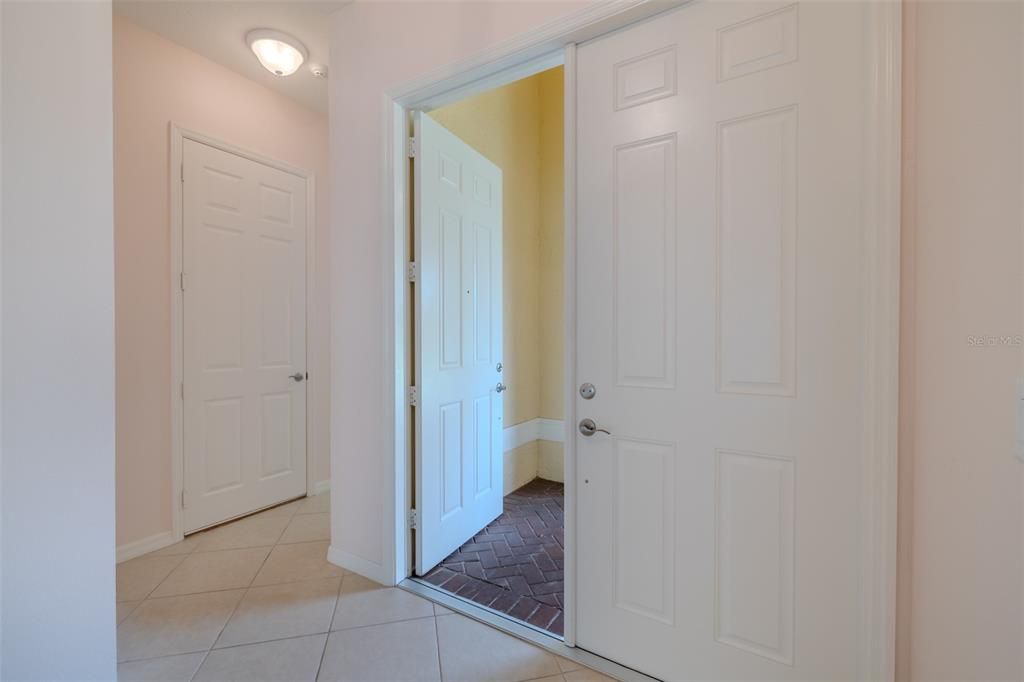 For Sale: $399,900 (3 beds, 2 baths, 2087 Square Feet)