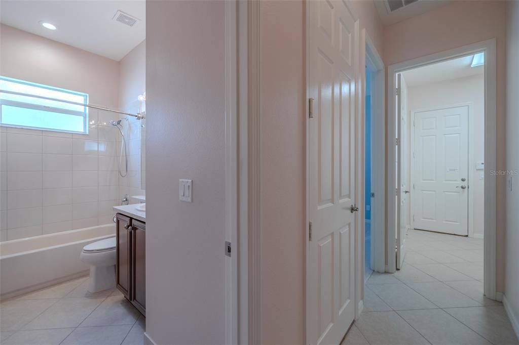 For Sale: $399,900 (3 beds, 2 baths, 2087 Square Feet)