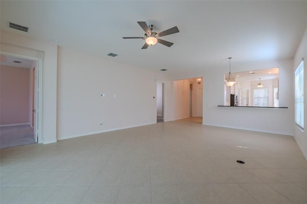 For Sale: $399,900 (3 beds, 2 baths, 2087 Square Feet)