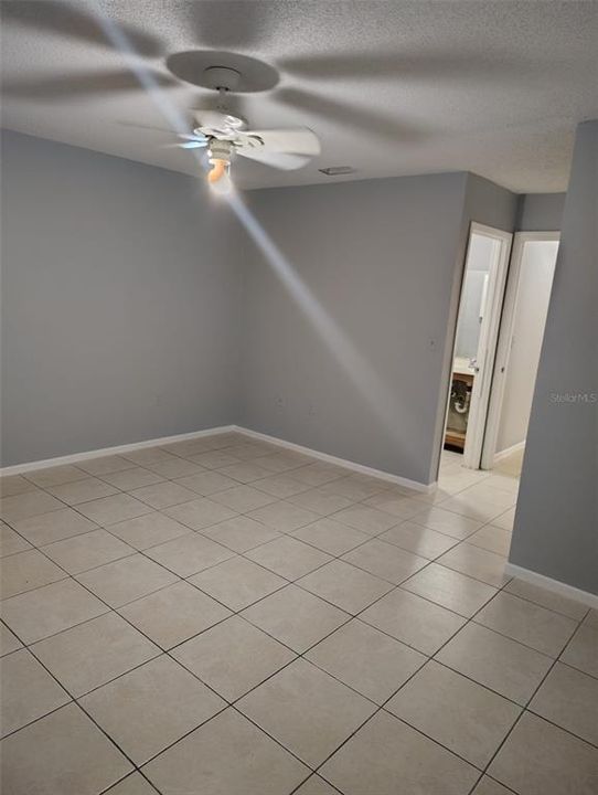 Active With Contract: $150,000 (2 beds, 2 baths, 996 Square Feet)