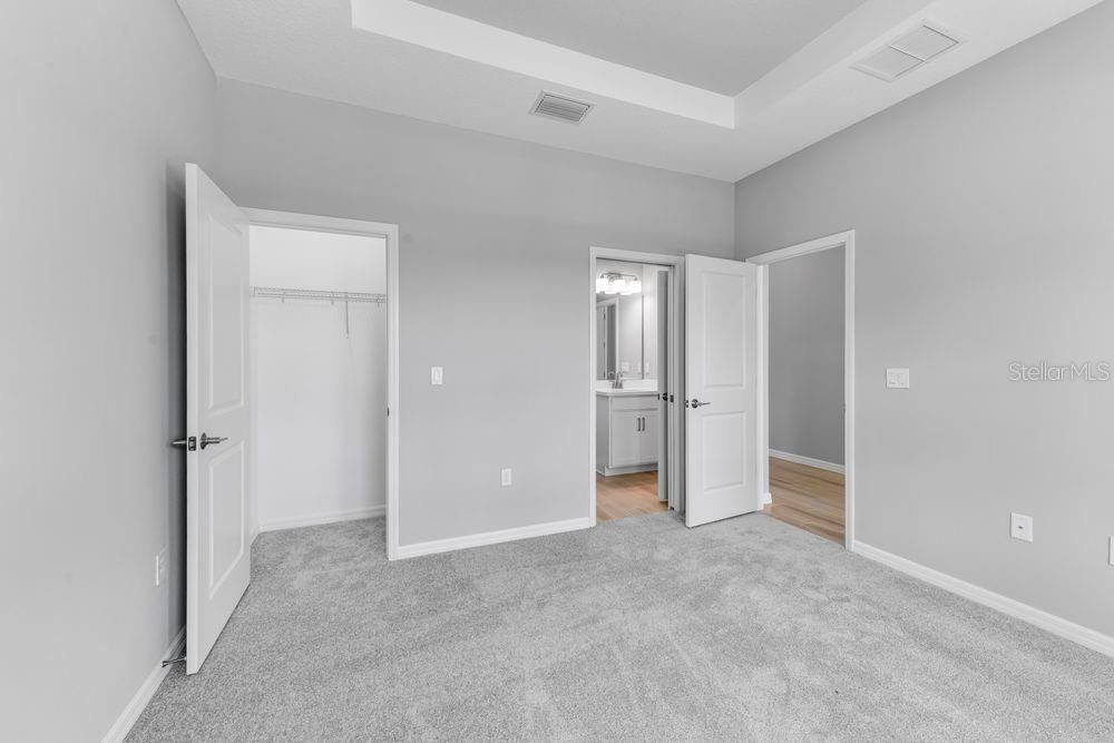 Active With Contract: $706,986 (5 beds, 4 baths, 3165 Square Feet)