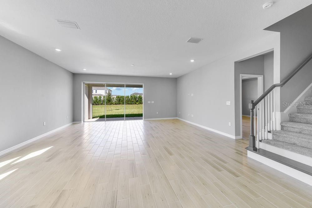 Active With Contract: $706,986 (5 beds, 4 baths, 3165 Square Feet)