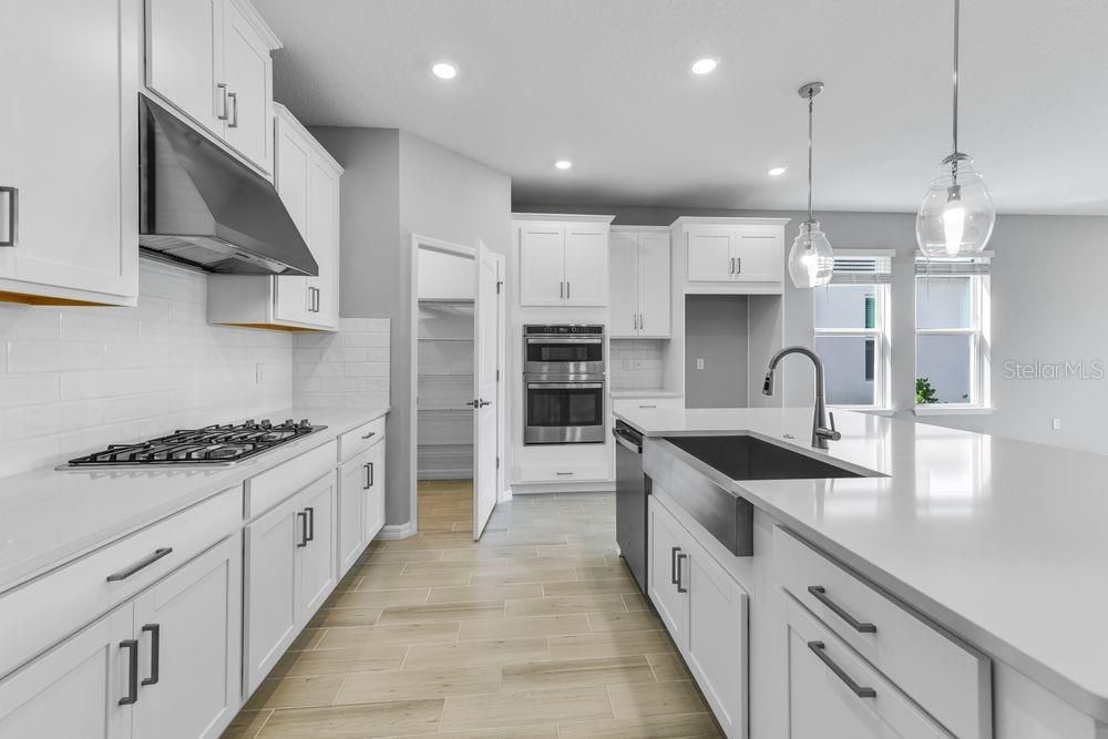 Active With Contract: $706,986 (5 beds, 4 baths, 3165 Square Feet)