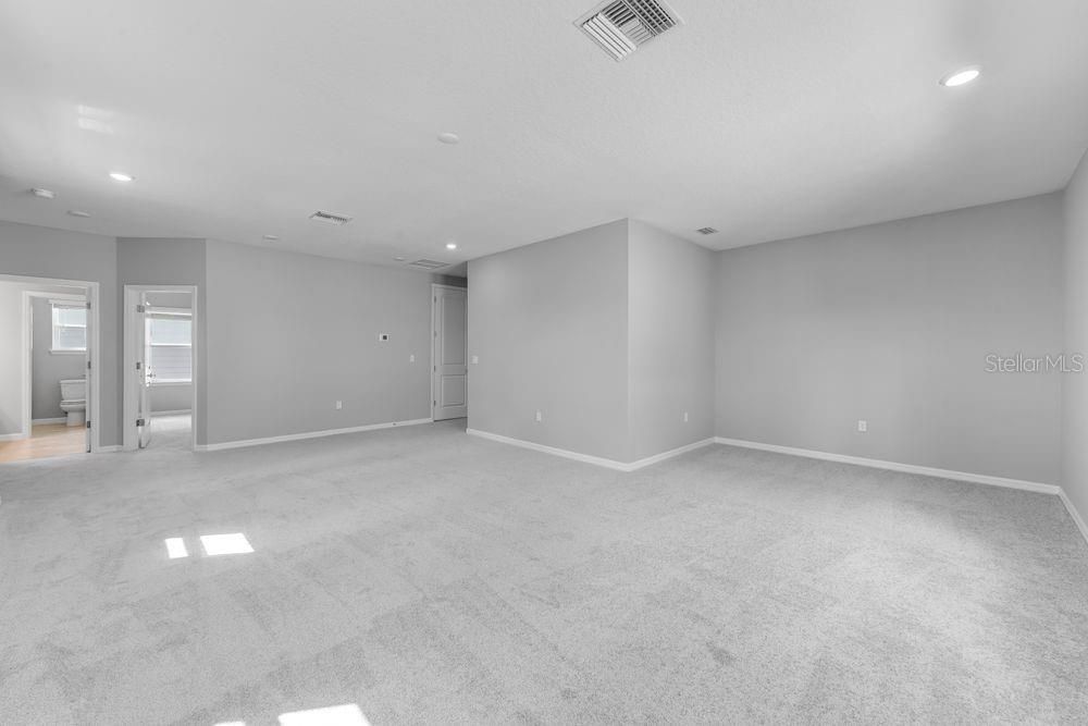 Active With Contract: $706,986 (5 beds, 4 baths, 3165 Square Feet)