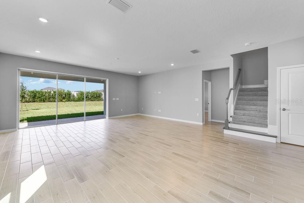 Active With Contract: $706,986 (5 beds, 4 baths, 3165 Square Feet)