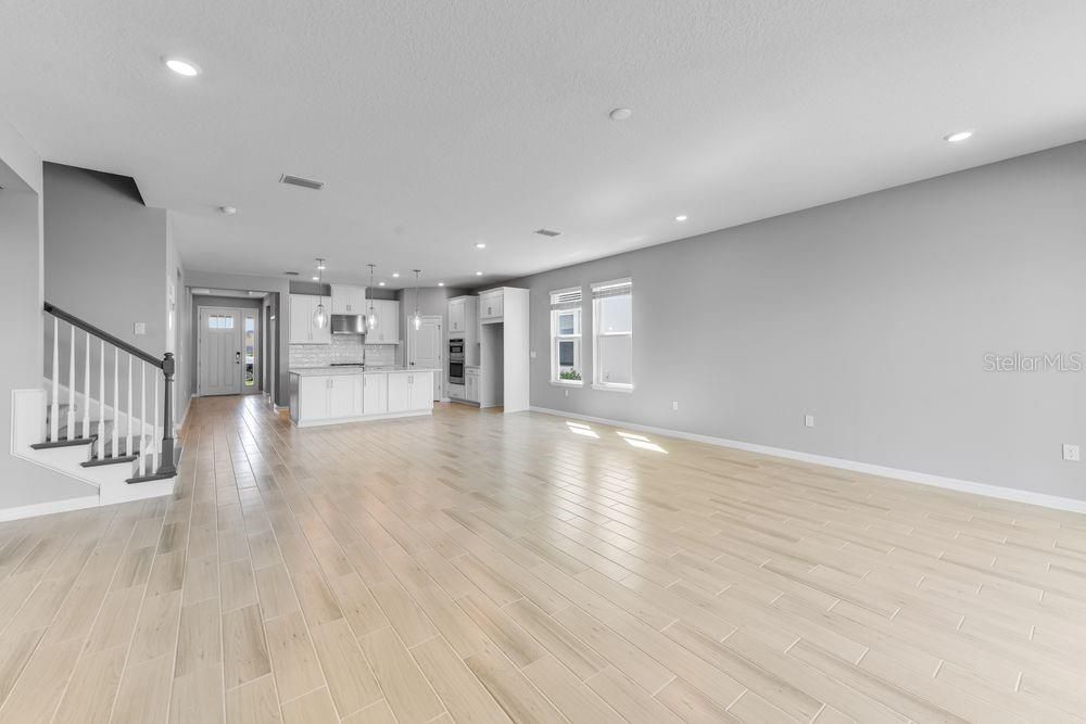 Active With Contract: $706,986 (5 beds, 4 baths, 3165 Square Feet)