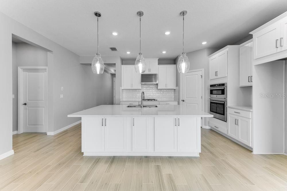 Active With Contract: $706,986 (5 beds, 4 baths, 3165 Square Feet)