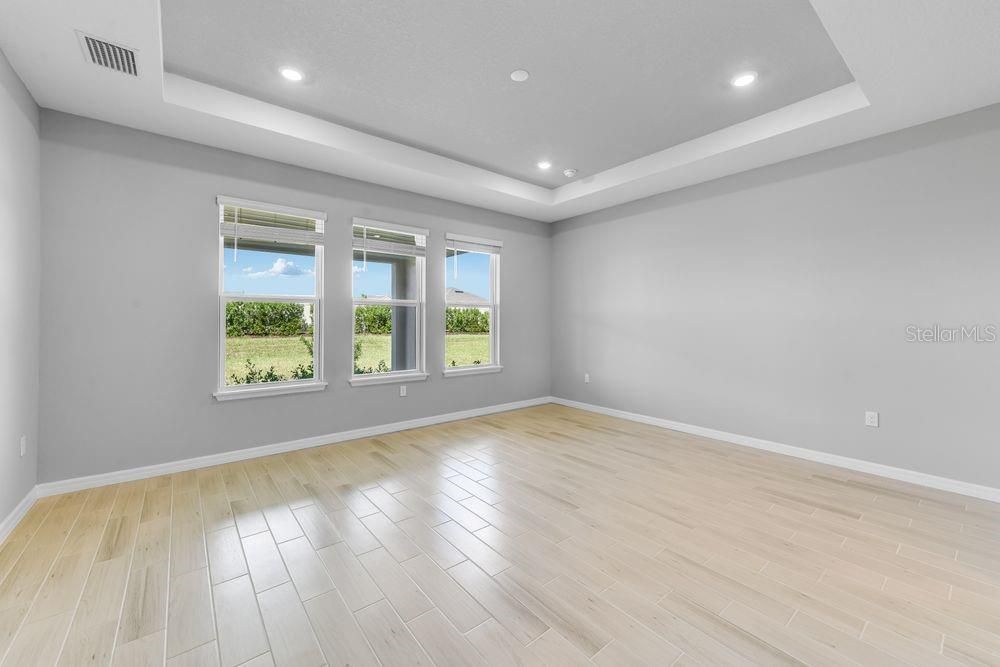 Active With Contract: $706,986 (5 beds, 4 baths, 3165 Square Feet)