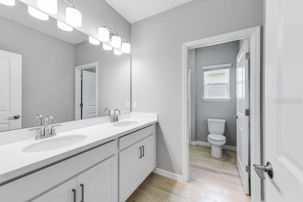 Active With Contract: $706,986 (5 beds, 4 baths, 3165 Square Feet)