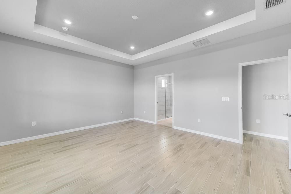 Active With Contract: $706,986 (5 beds, 4 baths, 3165 Square Feet)