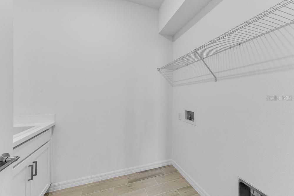 Active With Contract: $706,986 (5 beds, 4 baths, 3165 Square Feet)