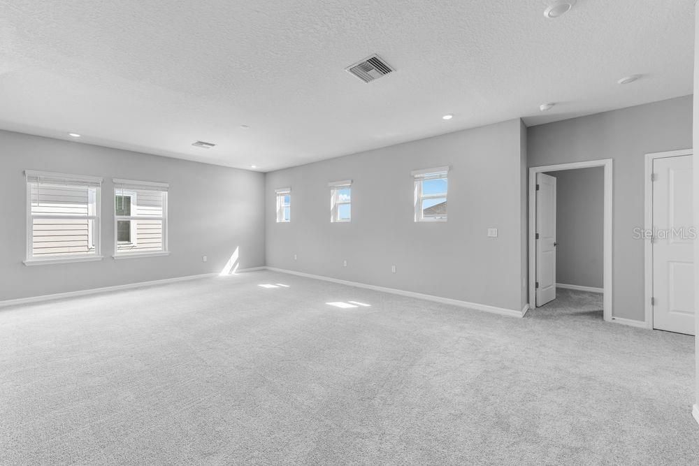 Active With Contract: $706,986 (5 beds, 4 baths, 3165 Square Feet)