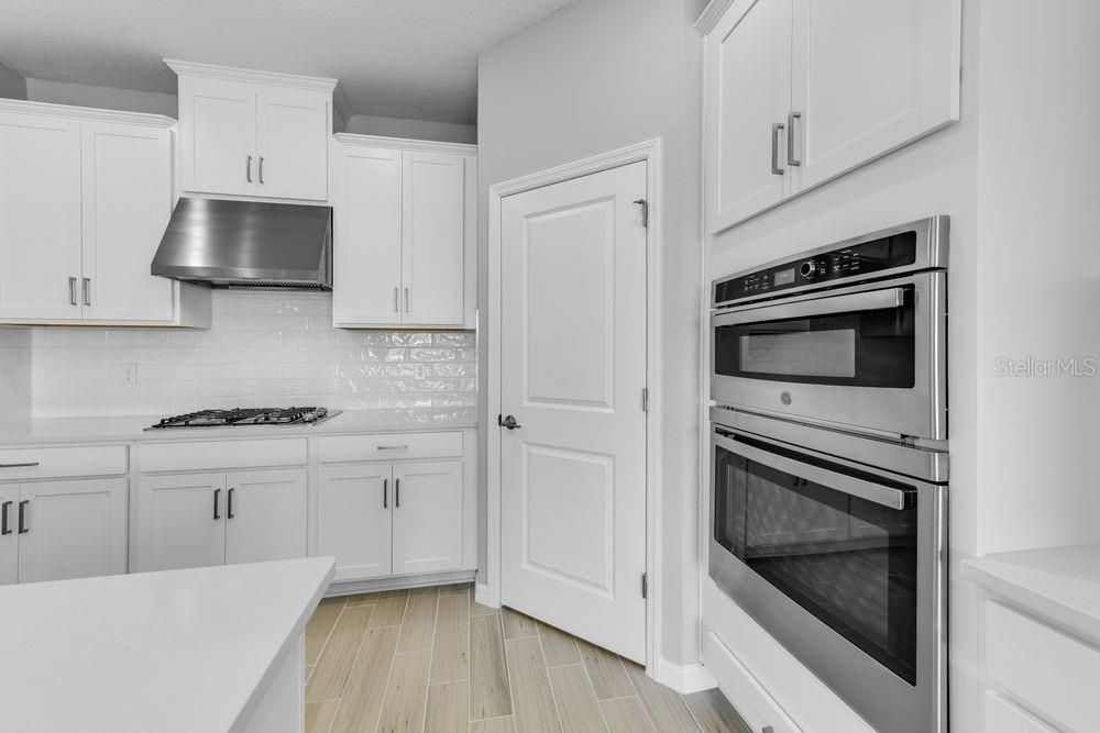 Active With Contract: $706,986 (5 beds, 4 baths, 3165 Square Feet)