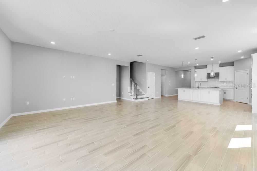 Active With Contract: $706,986 (5 beds, 4 baths, 3165 Square Feet)