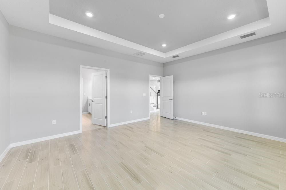 Active With Contract: $706,986 (5 beds, 4 baths, 3165 Square Feet)